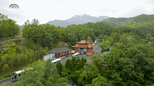 宇通“爬坡王”驶入五朵山，为景区高质量运营贡献力量