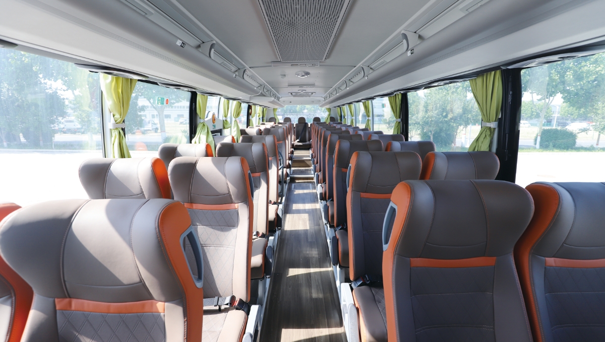 12米兵力运输车