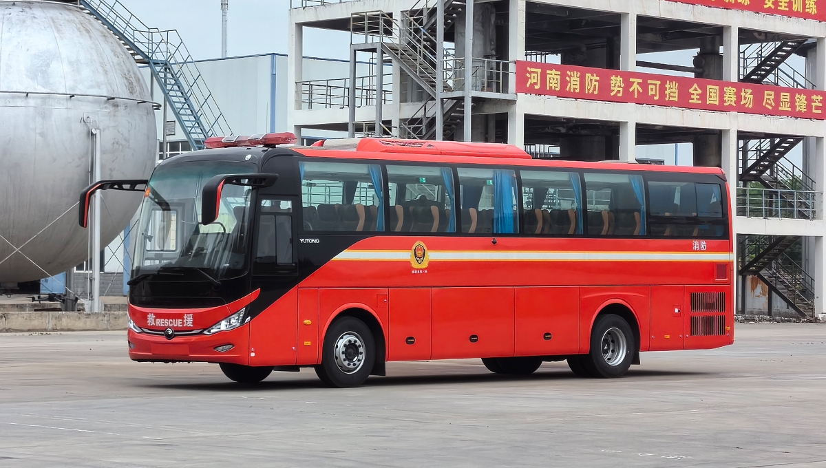 12米兵力运输车