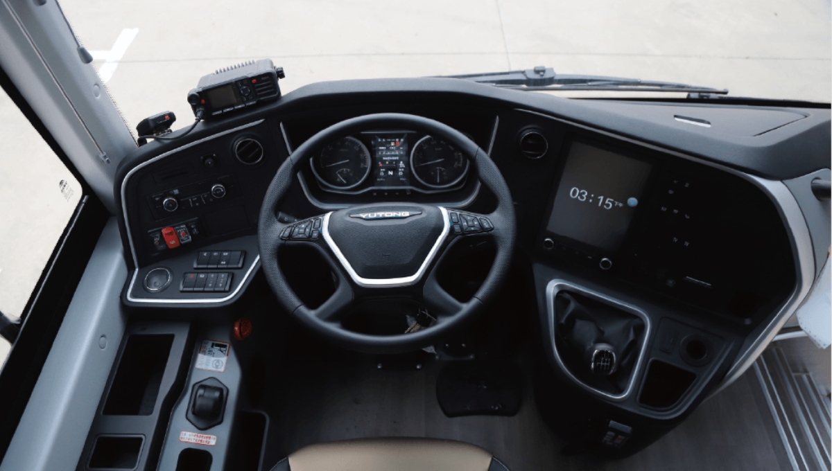 12米兵力运输车