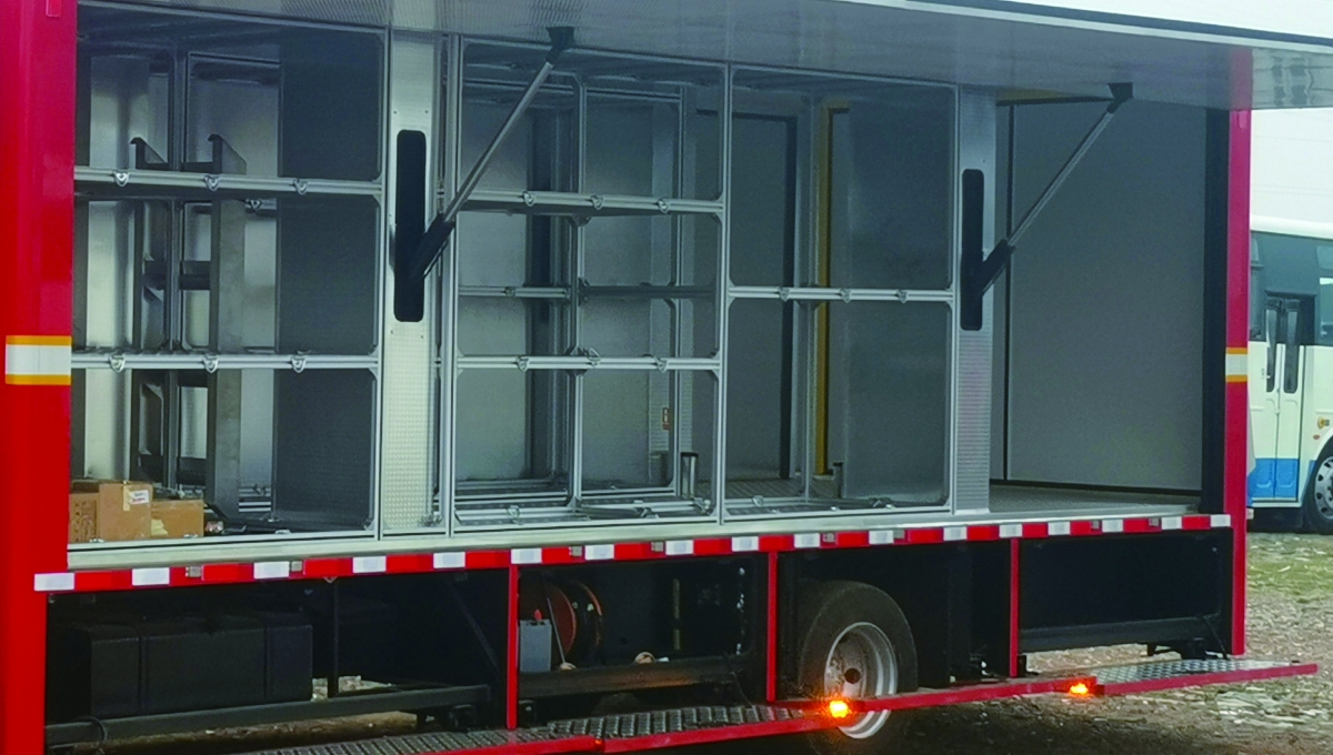 宇通轻卡器材车