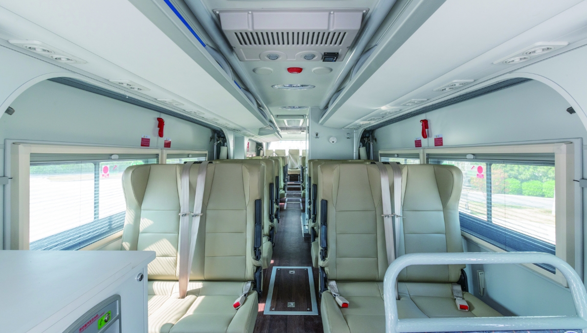 11米运兵宿营保障车