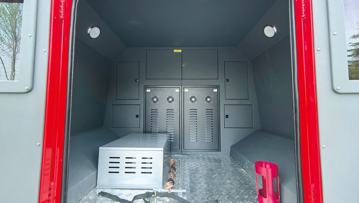 快反前突车（猛士）