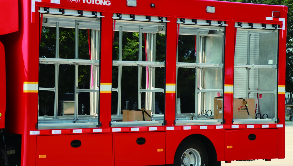 宇通轻卡器材车