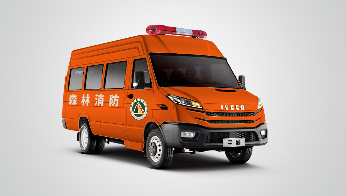 四驱人员运输车