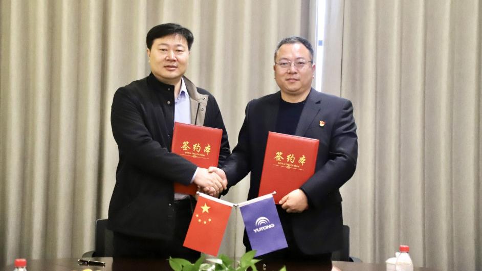 携手共进｜宇通专用车与威高血技签署战略合作协议