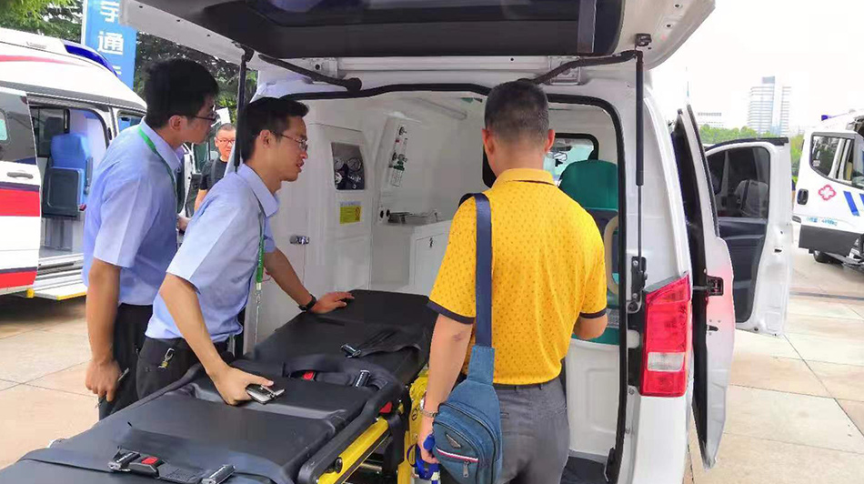 宇通三款救护车参展院前急救学术大会得好评