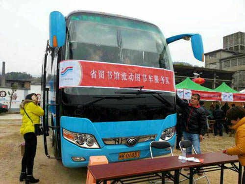 宇通智能图书车 文化下乡好帮手