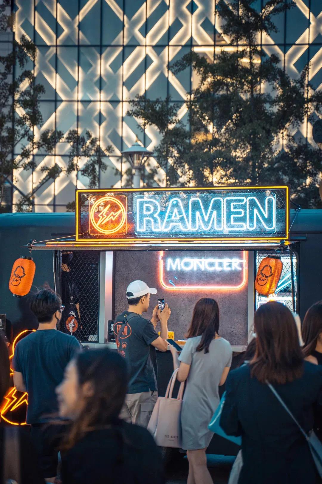 宇通移动餐车，城市形象打卡新宠儿