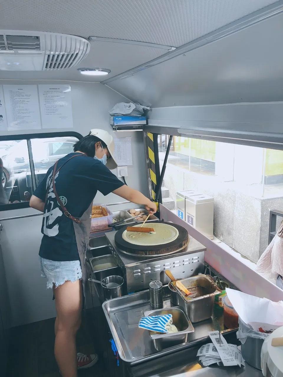 宇通移动餐车，城市形象打卡新宠儿