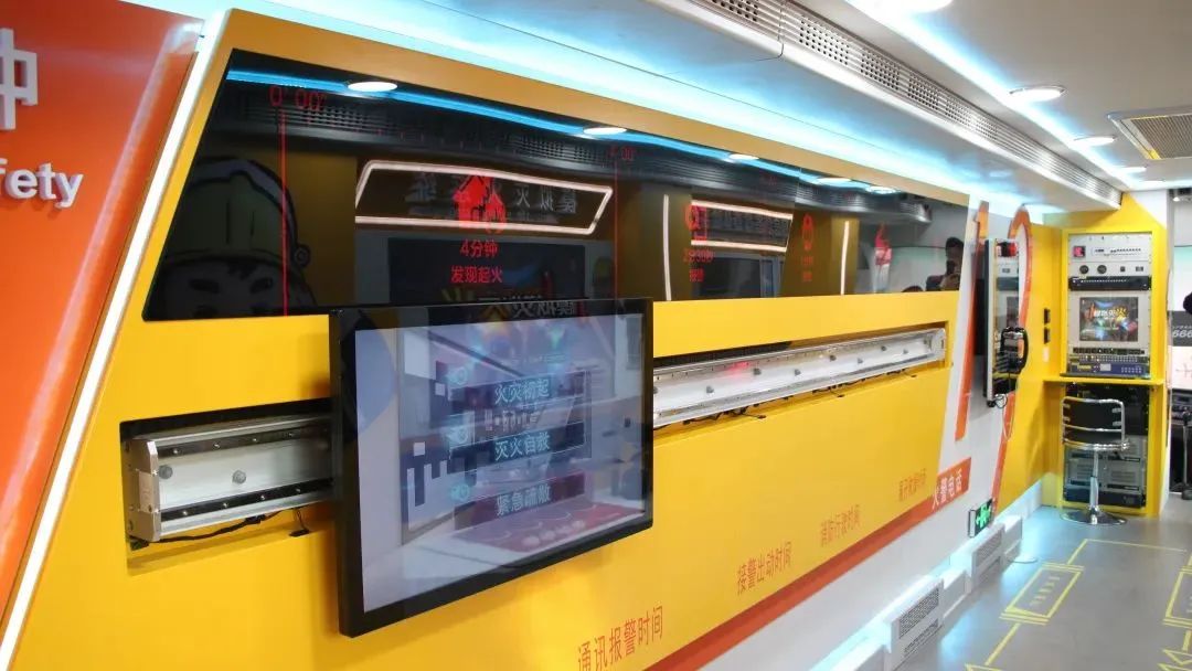 安全守护成长，宇通宣传消防车助力消防安全“开学第一课”！