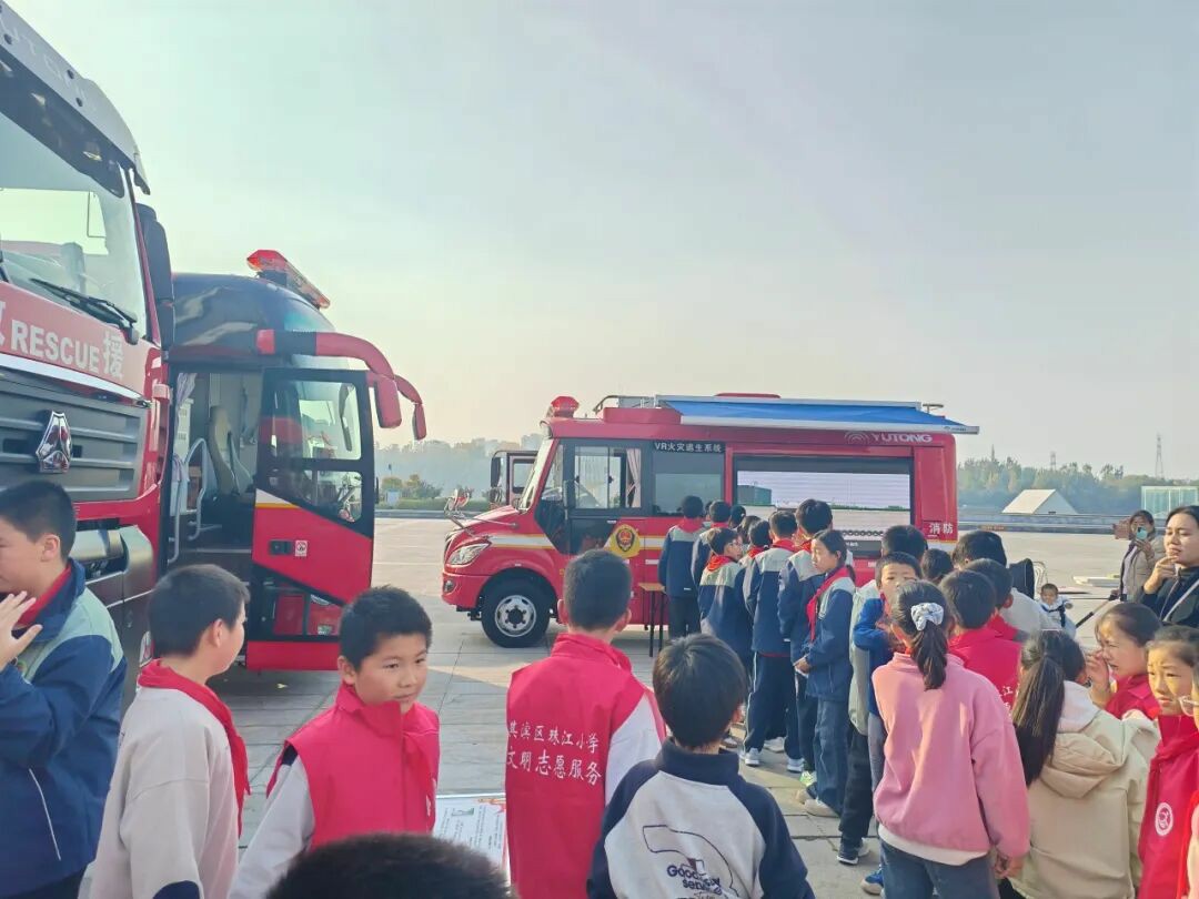 筑牢防火屏障 | 2025年全国消防宣传月,宇通宣传消防车点亮全民消防意识 筑牢防火屏障 | 2025年全国消防宣传月,宇通宣传消防车点亮全民消防意识