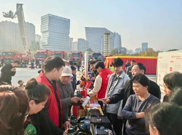 筑牢防火屏障 | 2025年全国消防宣传月,宇通宣传消防车点亮全民消防意识 筑牢防火屏障 | 2025年全国消防宣传月,宇通宣传消防车点亮全民消防意识