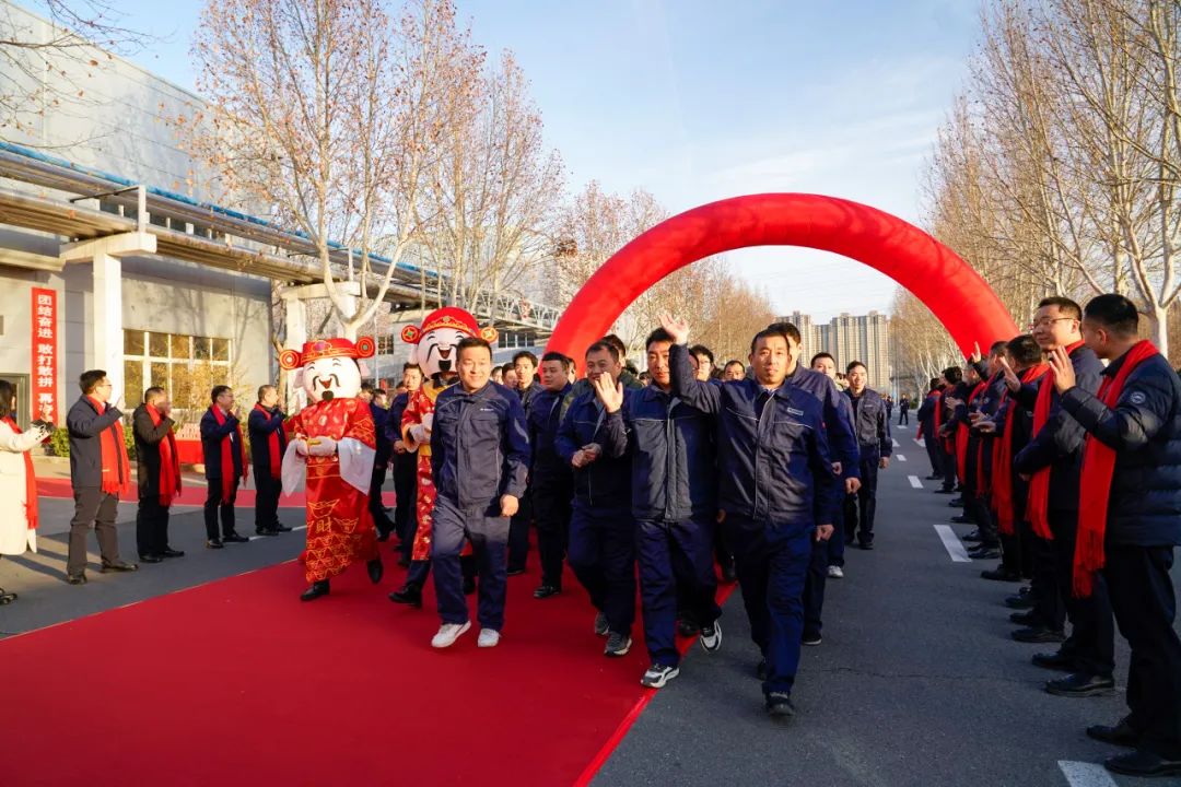 醒狮腾跃启新章 | 宇通专用车2025年开工盛典燃情开启！