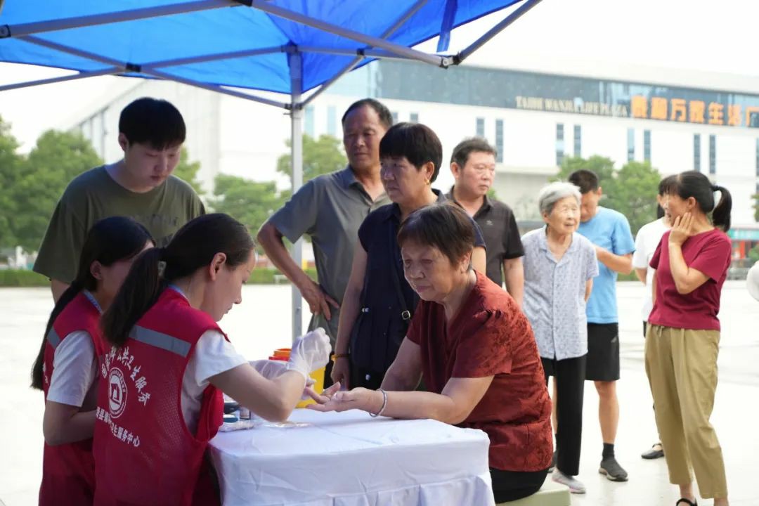 流动医疗暖民心·签约服务进万家! 宇通民生体检巡诊车助力滑县医共体建设