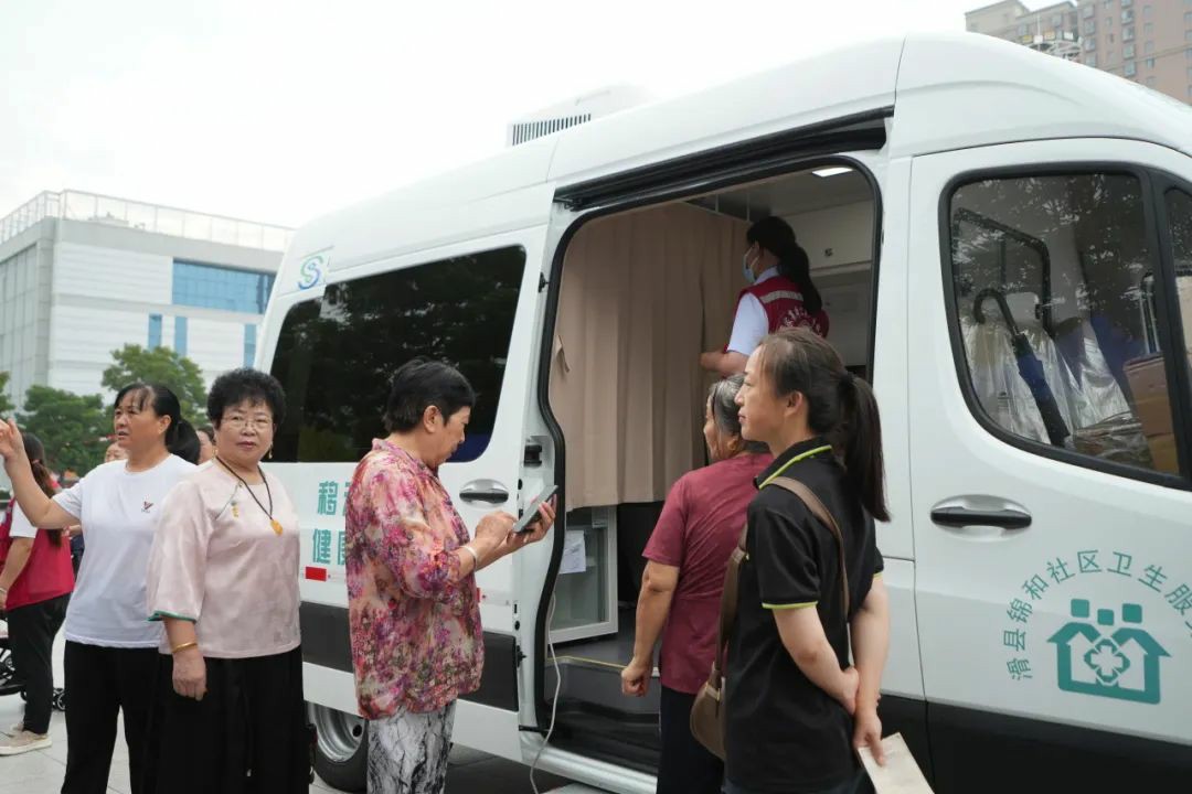 流动医疗暖民心·签约服务进万家! 宇通民生体检巡诊车助力滑县医共体建设