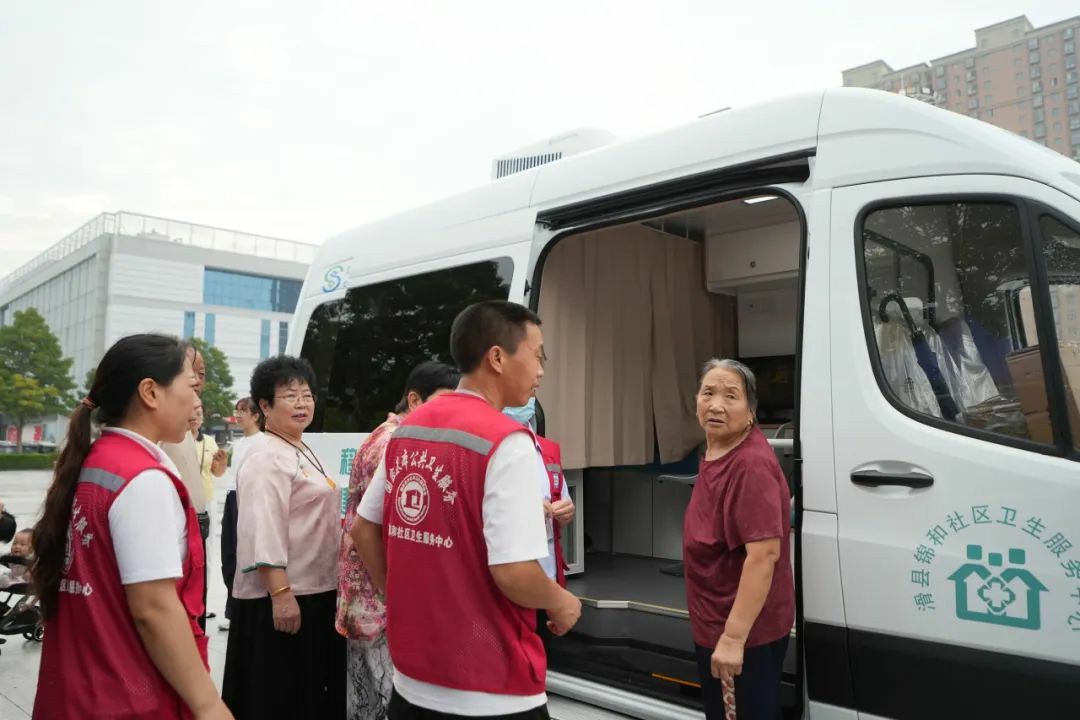 流动医疗暖民心·签约服务进万家! 宇通民生体检巡诊车助力滑县医共体建设